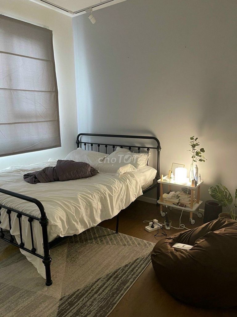 Rent an 8.5 million bedroom, two 9 million bedrooms.
