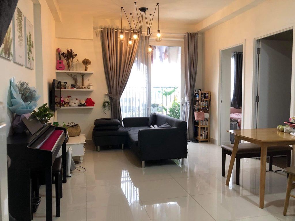 Rent an 8.5 million bedroom, two 9 million bedrooms.