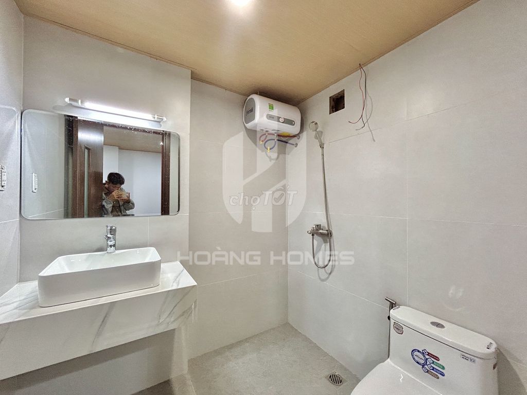 Rent the main port near The Global City.
