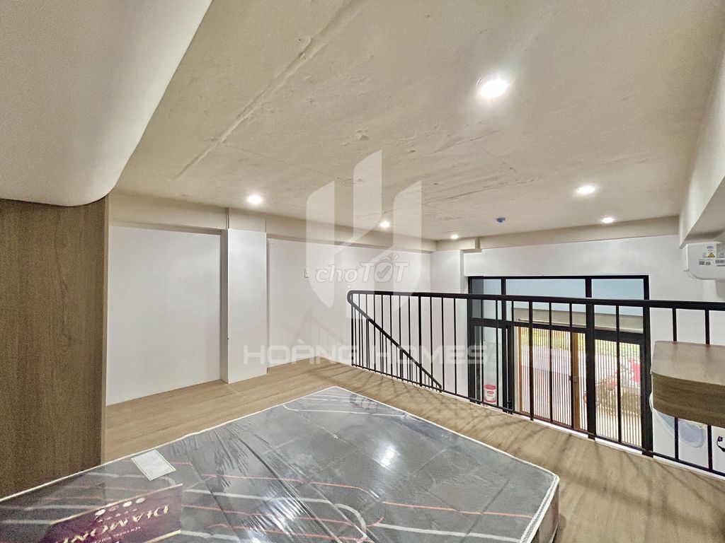 Rent the main port near The Global City.