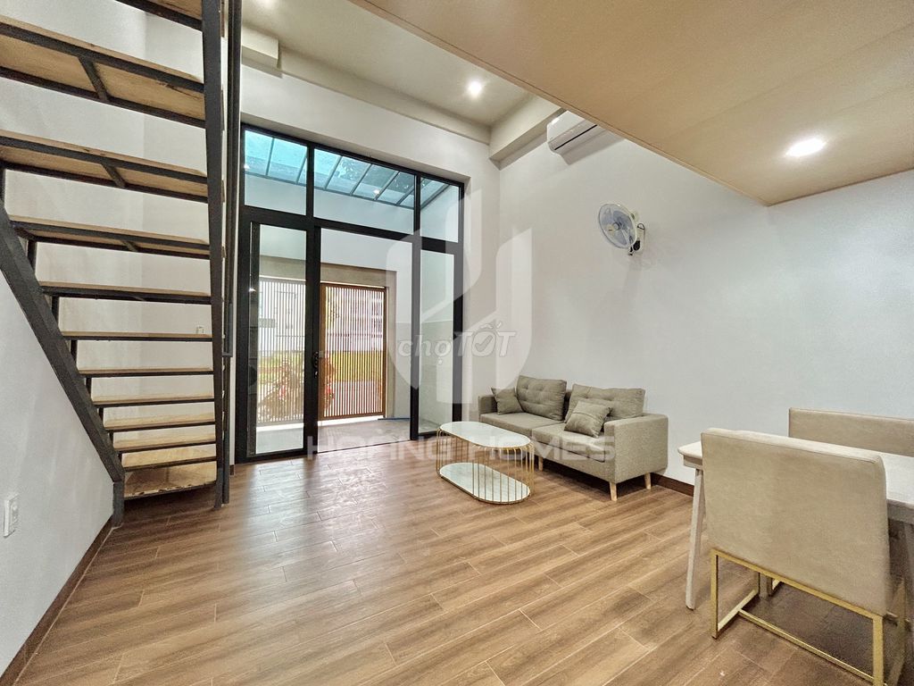 Rent the main port near The Global City.