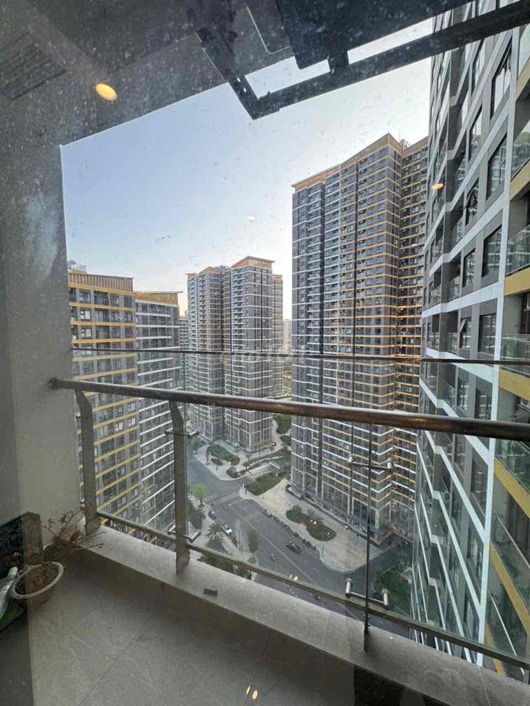 Rent a bedroom plus building bs15.