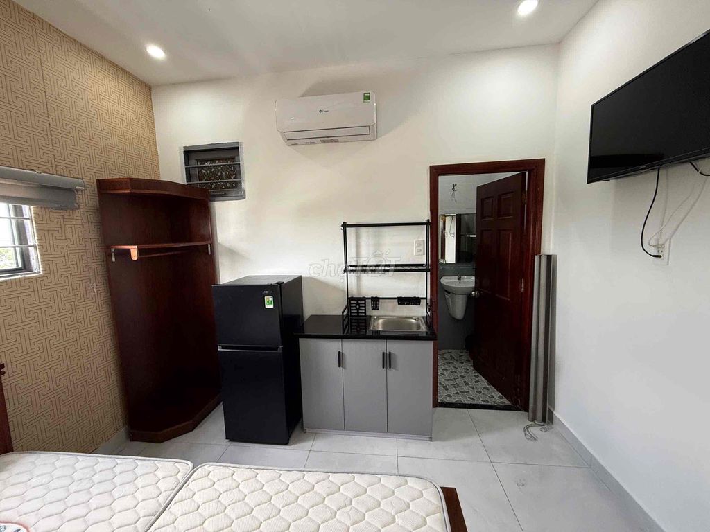 Studio Full's apartment -- there's an elevator right next to Land-New