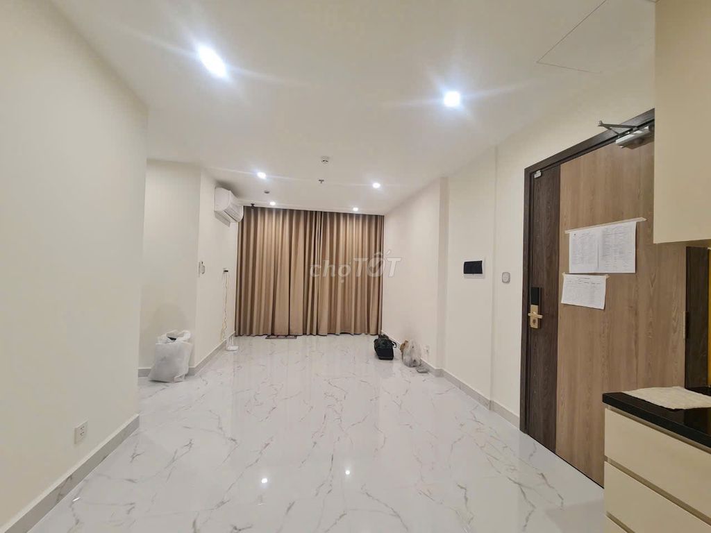 Rent three new bedrooms high-level Beverly Solari. Beautiful view.