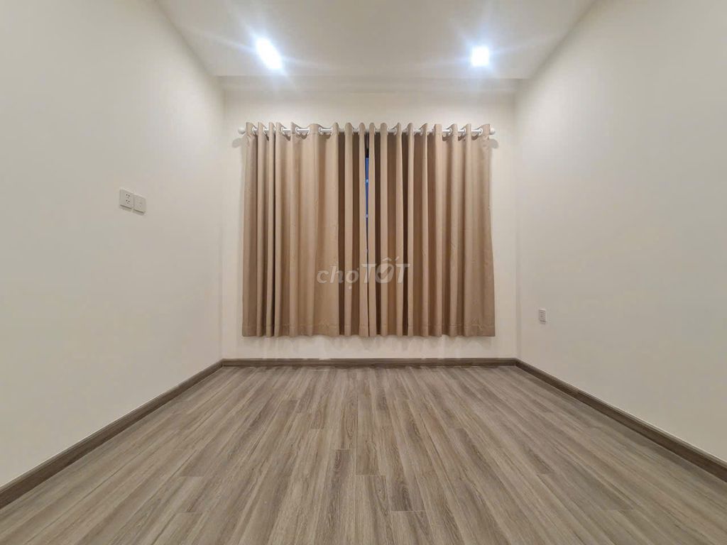 Rent three new bedrooms high-level Beverly Solari. Beautiful view.