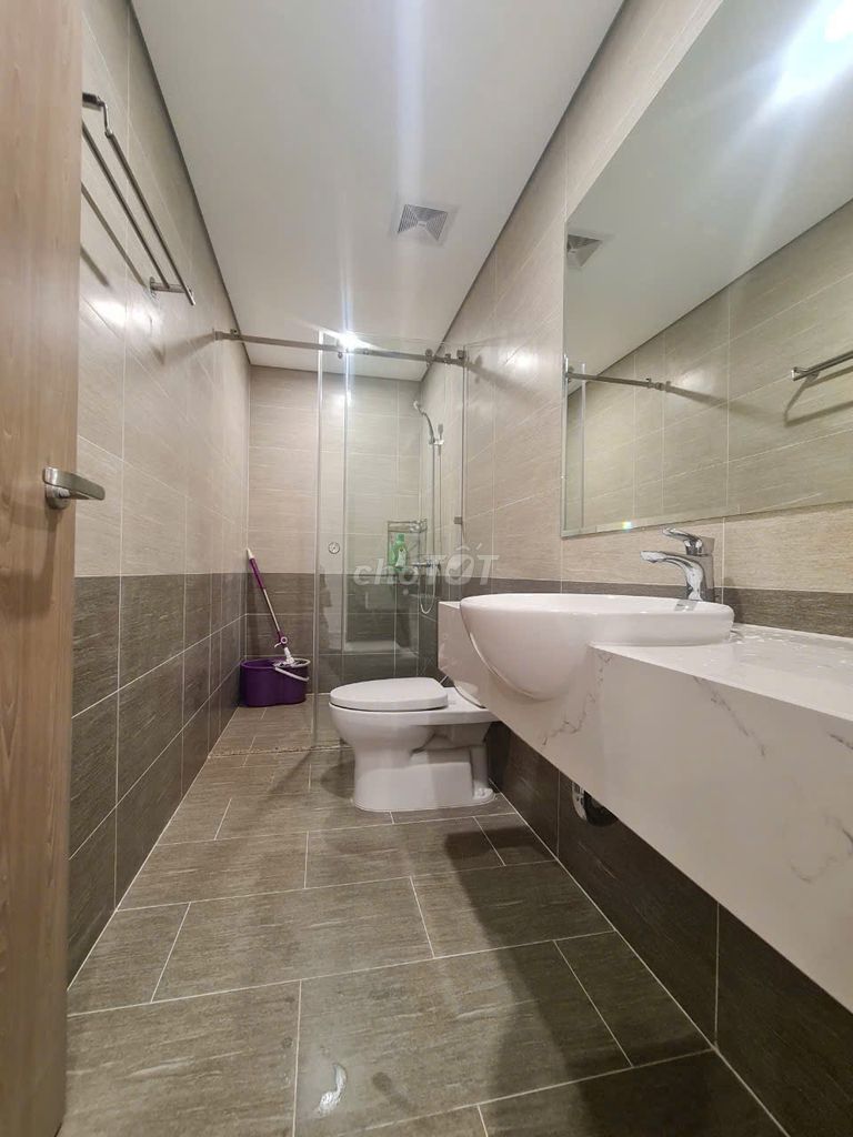 Rent three new bedrooms high-level Beverly Solari. Beautiful view.