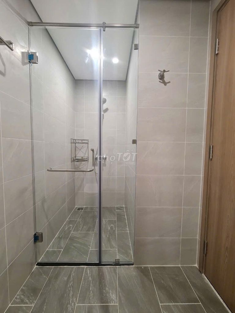 Rent three new bedrooms high-level Beverly Solari. Beautiful view.