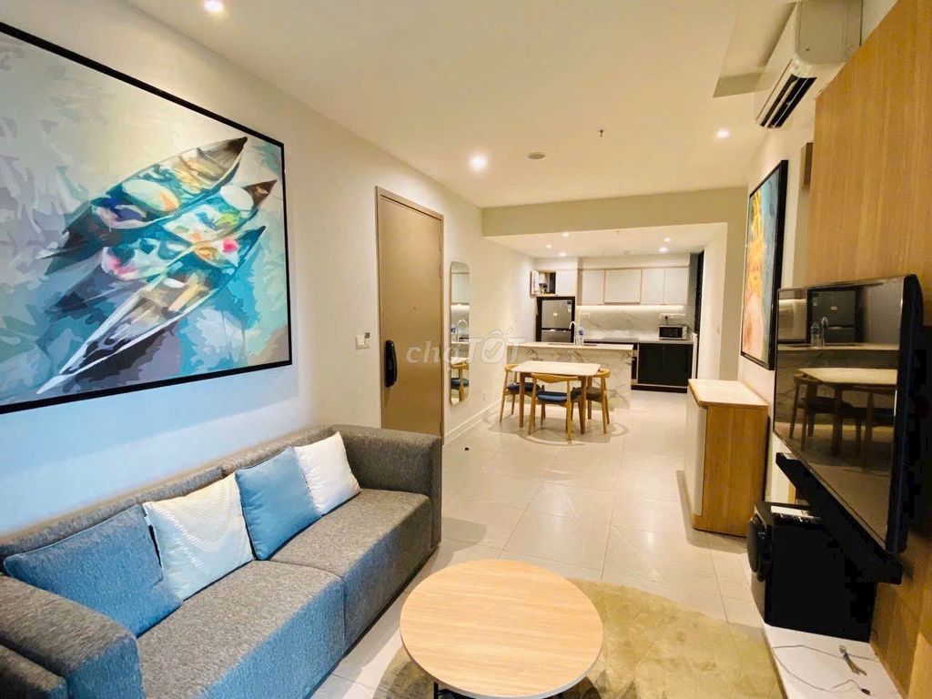 The owner rented the Sky Center apartment 100 M2, 2 Phổ Quang bedrooms