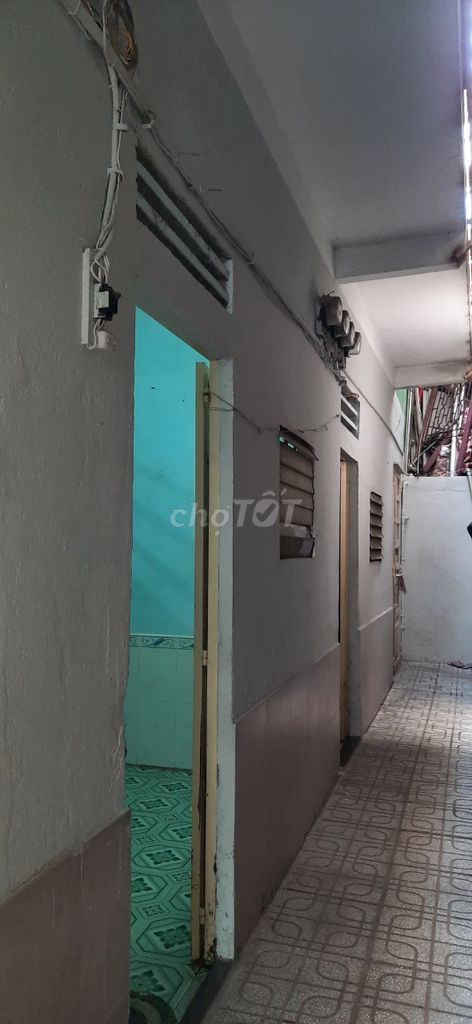 Free room, One Ground, Security, Quiet.
