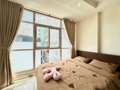 The airport room is 100 percent new-- straight to the top-- right on Bạch Đằng.