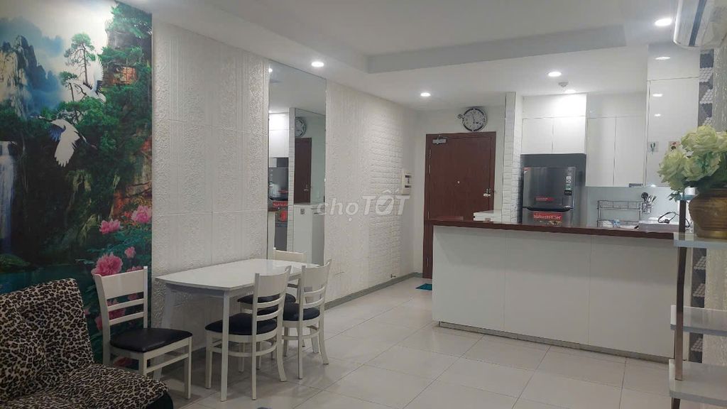 The Gold View Bến Vân Đồn rented, 4 areas clear: 67 meters, two bedrooms, one expense toilet: 17 million.