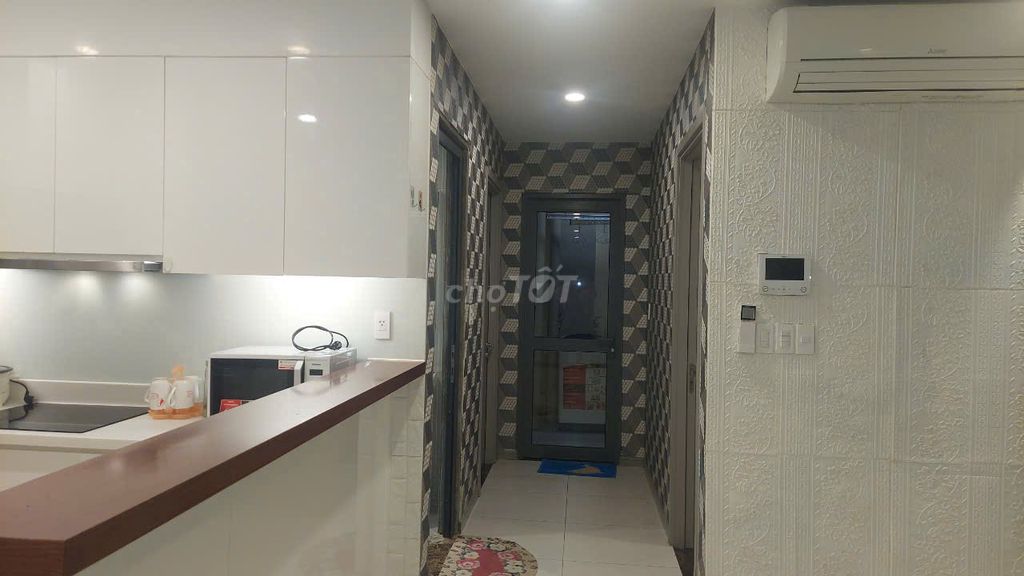 The Gold View Bến Vân Đồn rented, 4 areas clear: 67 meters, two bedrooms, one expense toilet: 17 million.