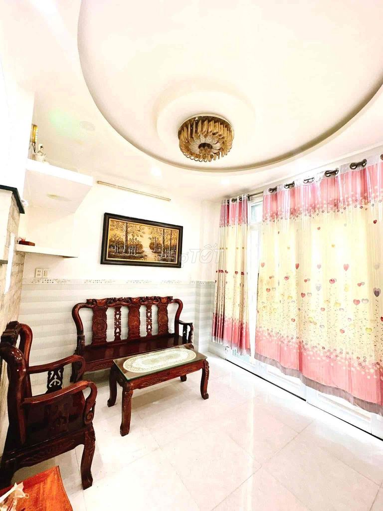 That's 9.5 million Bạch Đằng .5 x8 meters, 1 floor.