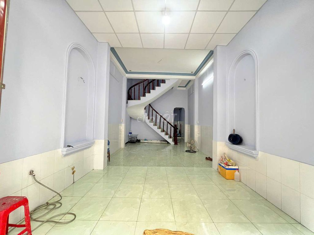 Rent a one-story apartment. Two bedrooms. Two toilets.