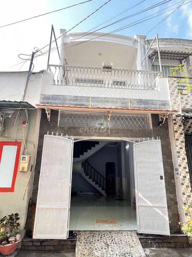 Rent a one-story apartment. Two bedrooms. Two toilets.
