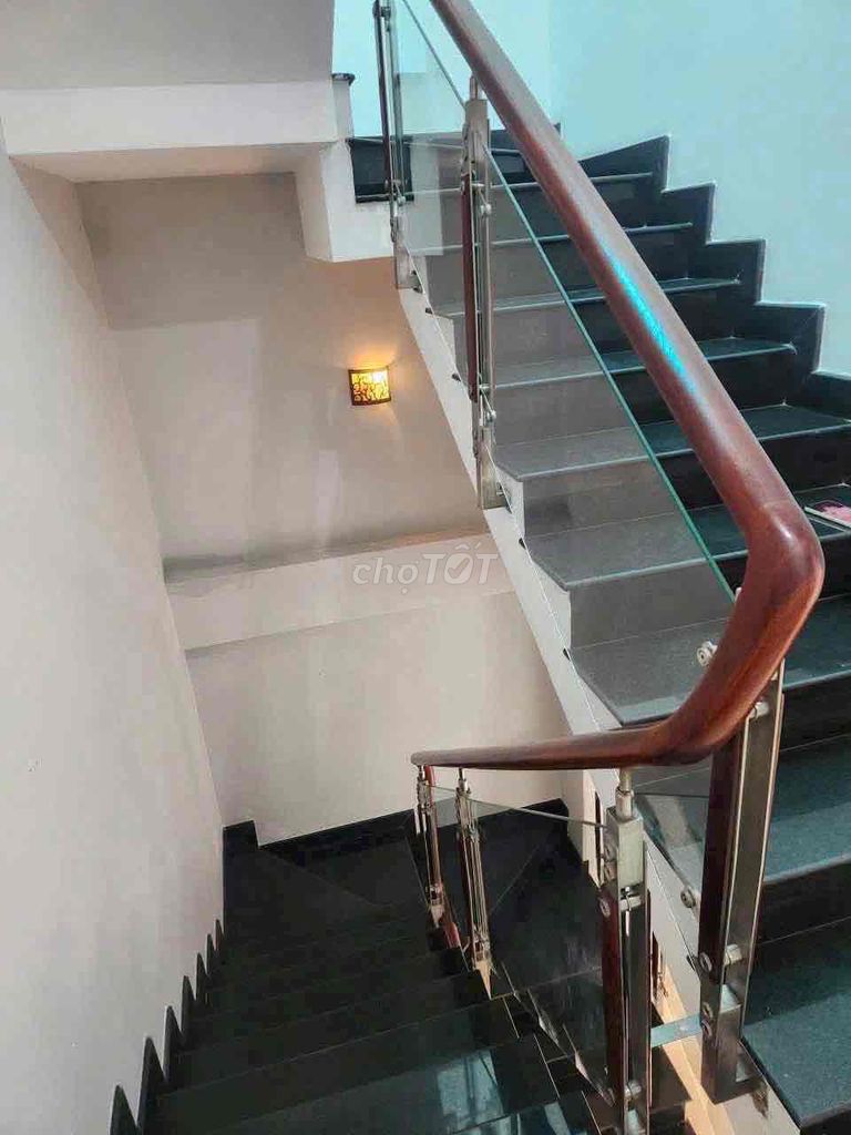 We have three bedrooms. Three toilets. 91/ Nguyên Hồng-1.