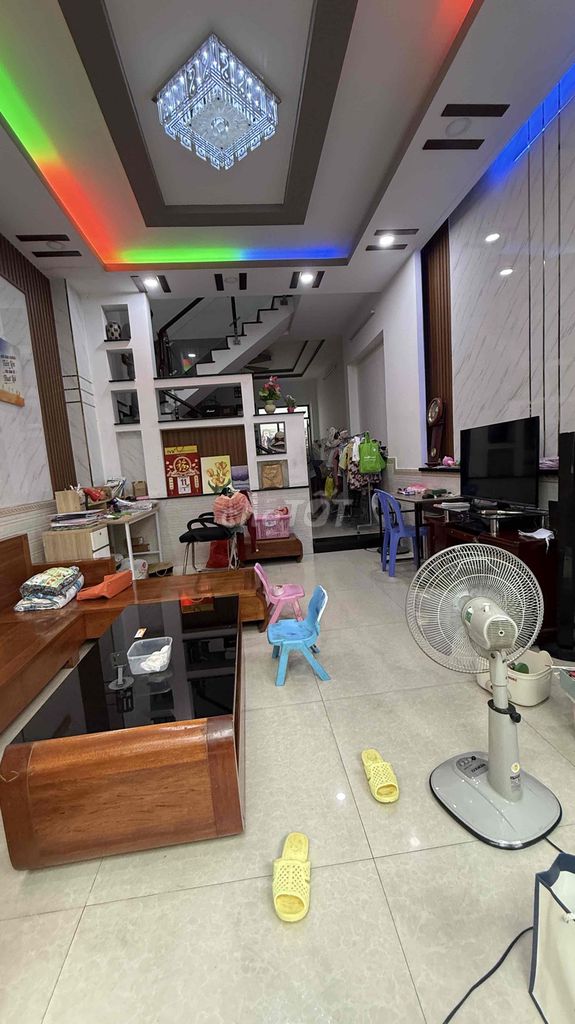 3 story street, 8M street through Osimi building.