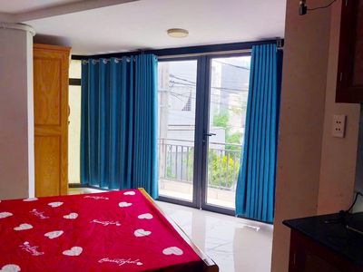 The balcony room is only 4 million, right at the University of Financial College.