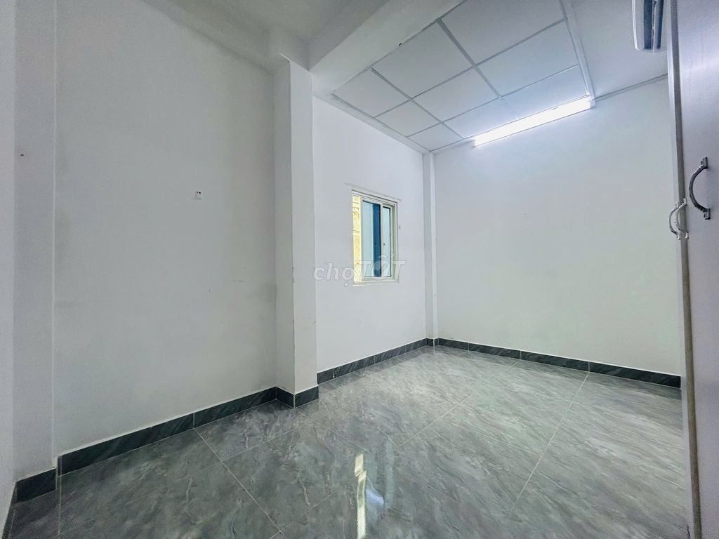 I'm sorry, the studio splits the kitchen full of furniture. Quang Trung, Gò Vấp just 3 million5