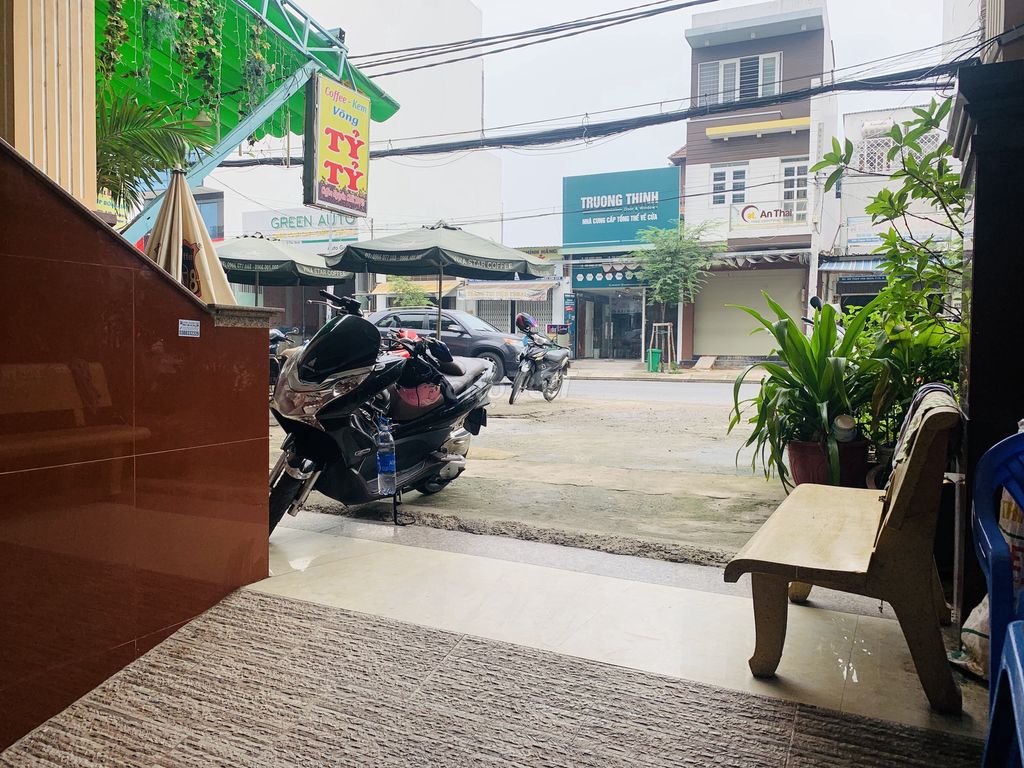 Hotel 346 Phạm Văn Bạch, cool balcony, rear gate.