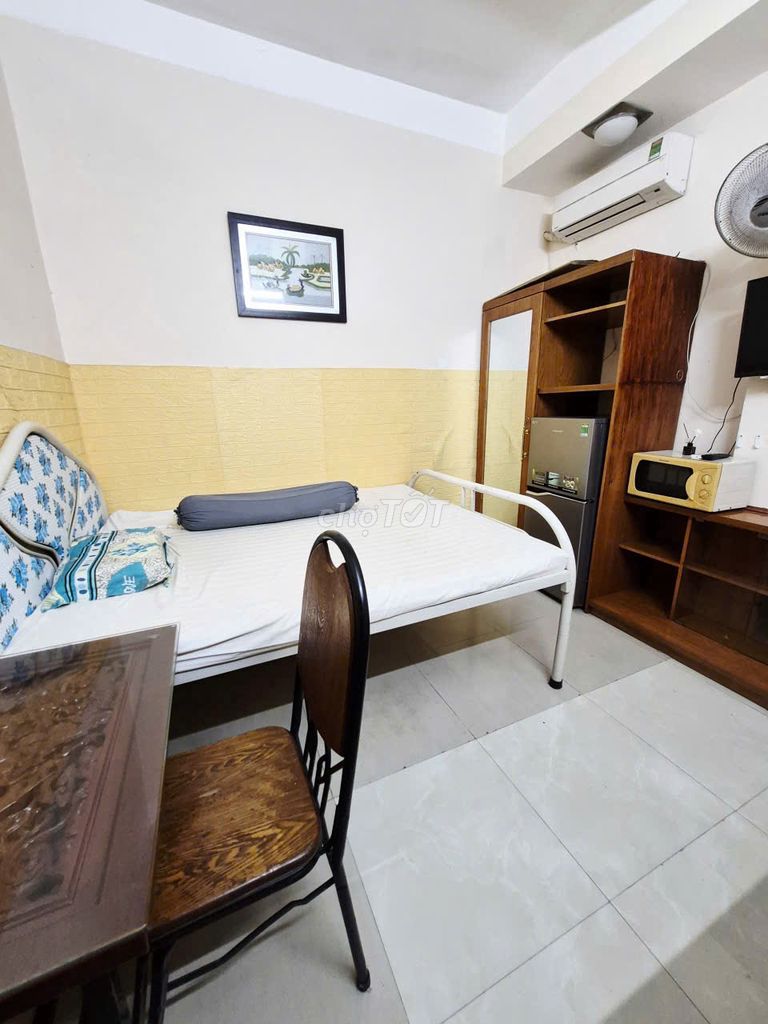 It's the owner who rents-- room full of furniture, carry the suitcase in right now.