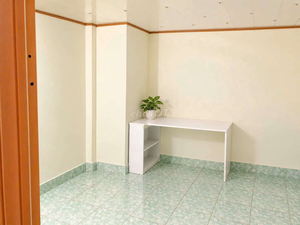 The guard room is near lotte mart District 7-- 4.5 million.