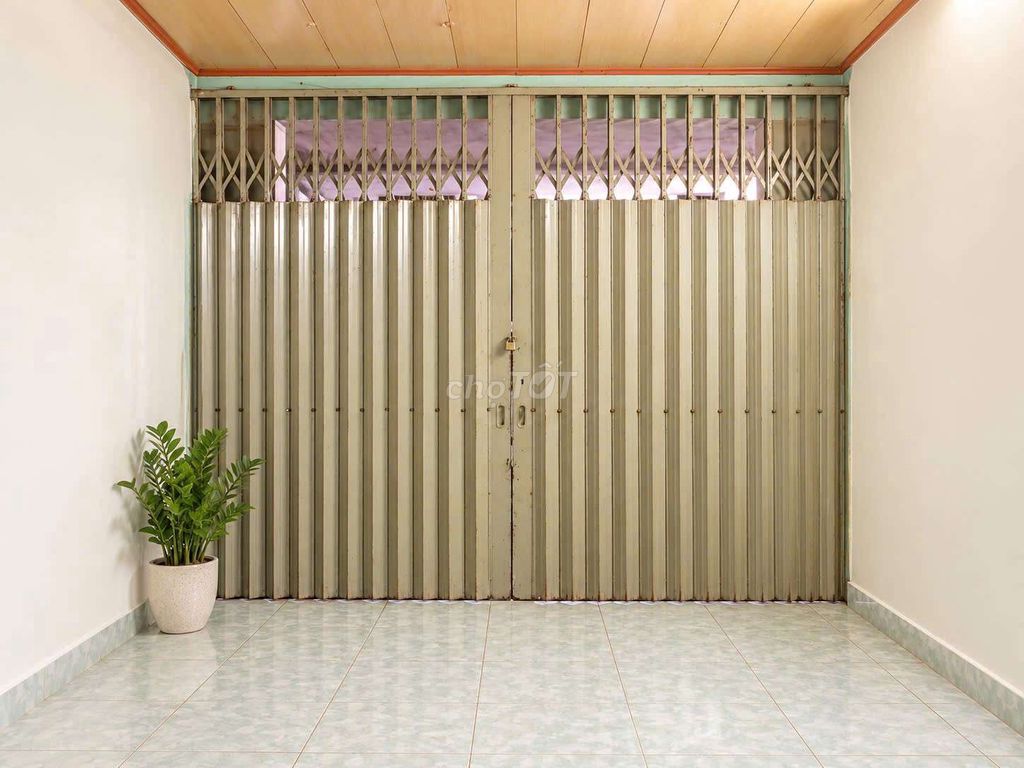 The guard room is near lotte mart District 7-- 4.5 million.