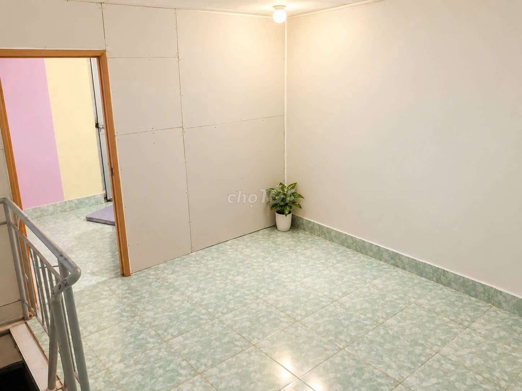 The guard room is near lotte mart District 7-- 4.5 million.