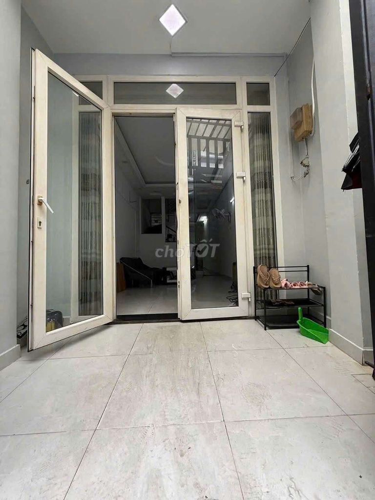 2 bedroom 2 toilets/8 million/ th, near Phạm Văn Bạch Market - station T3 Tân Bình