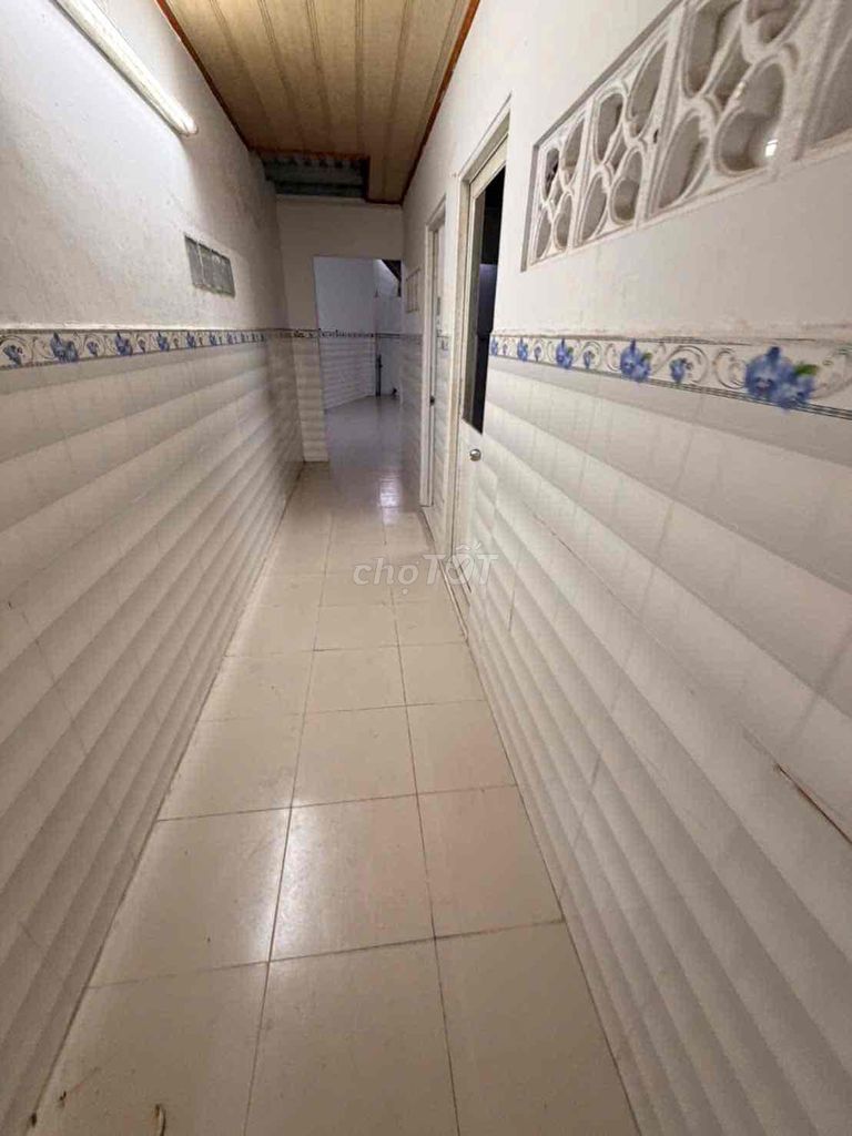 6 meters long. 20 meters floor O 9 3 3 3 3 3 3 2 2 8 3