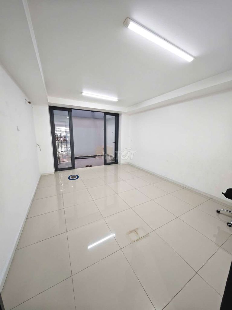 6 floors, 6 bedrooms, 6 toilets - have air conditioning - 50 million.