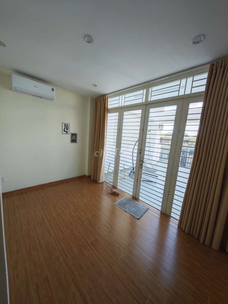 6 floors, 6 bedrooms, 6 toilets - have air conditioning - 50 million.