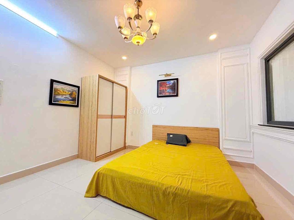 A new bedroom. A nice, full interior room right next to the college doctor.
