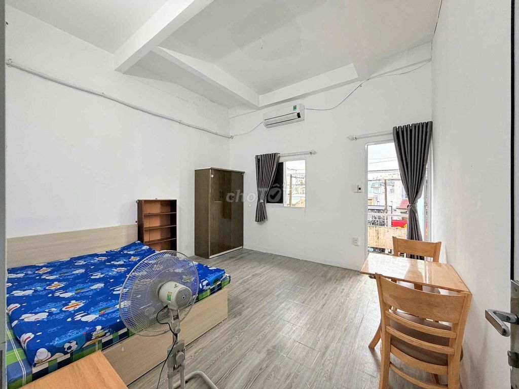 We'll have two bedrooms. One private washing room. Five-three cars right down.
