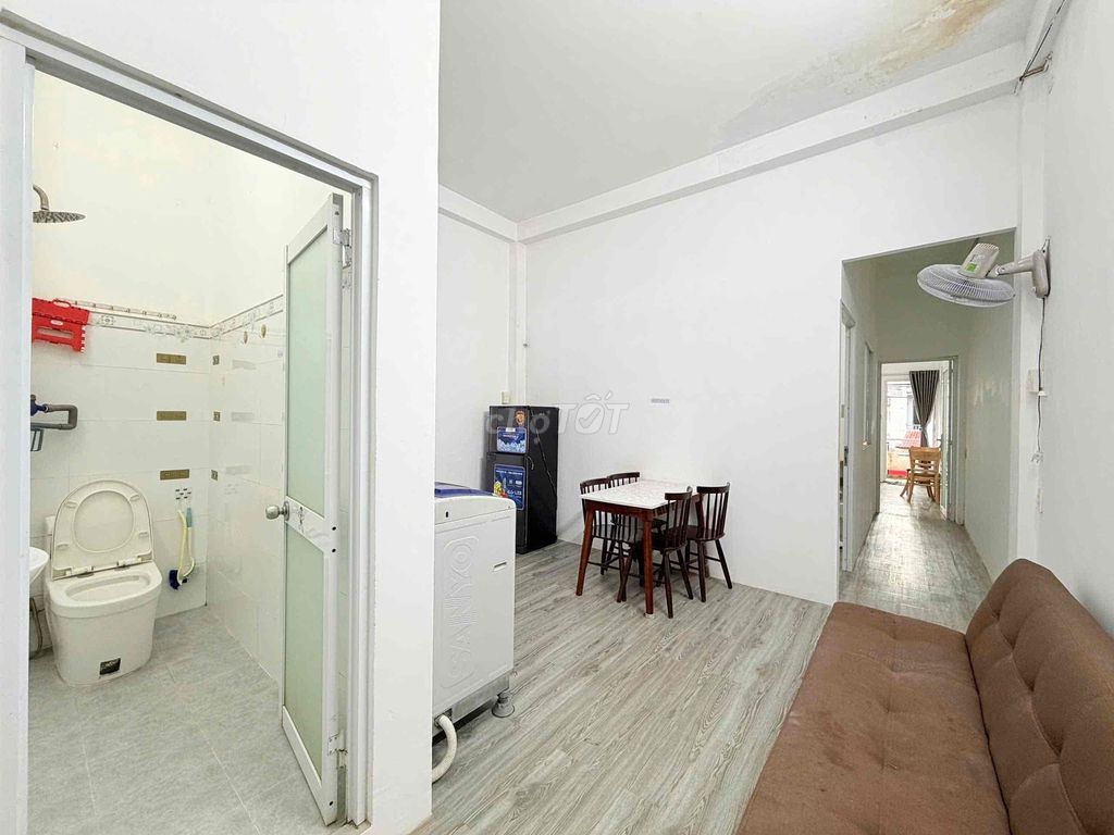We'll have two bedrooms. One private washing room. Five-three cars right down.