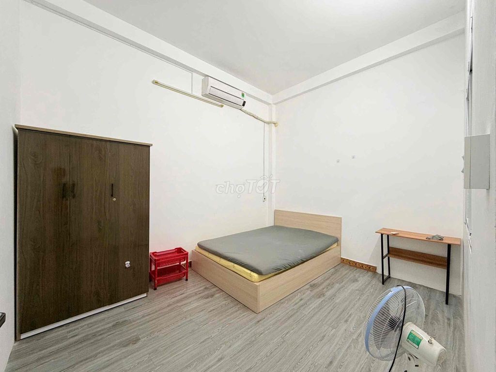We'll have two bedrooms. One private washing room. Five-three cars right down.