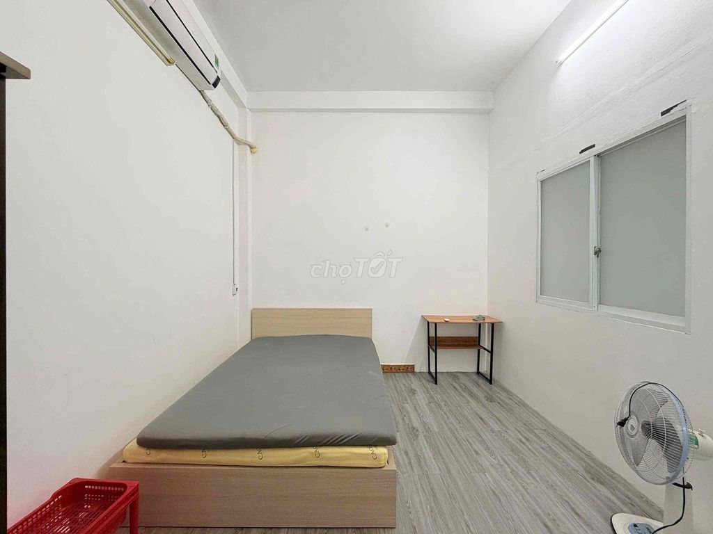 We'll have two bedrooms. One private washing room. Five-three cars right down.
