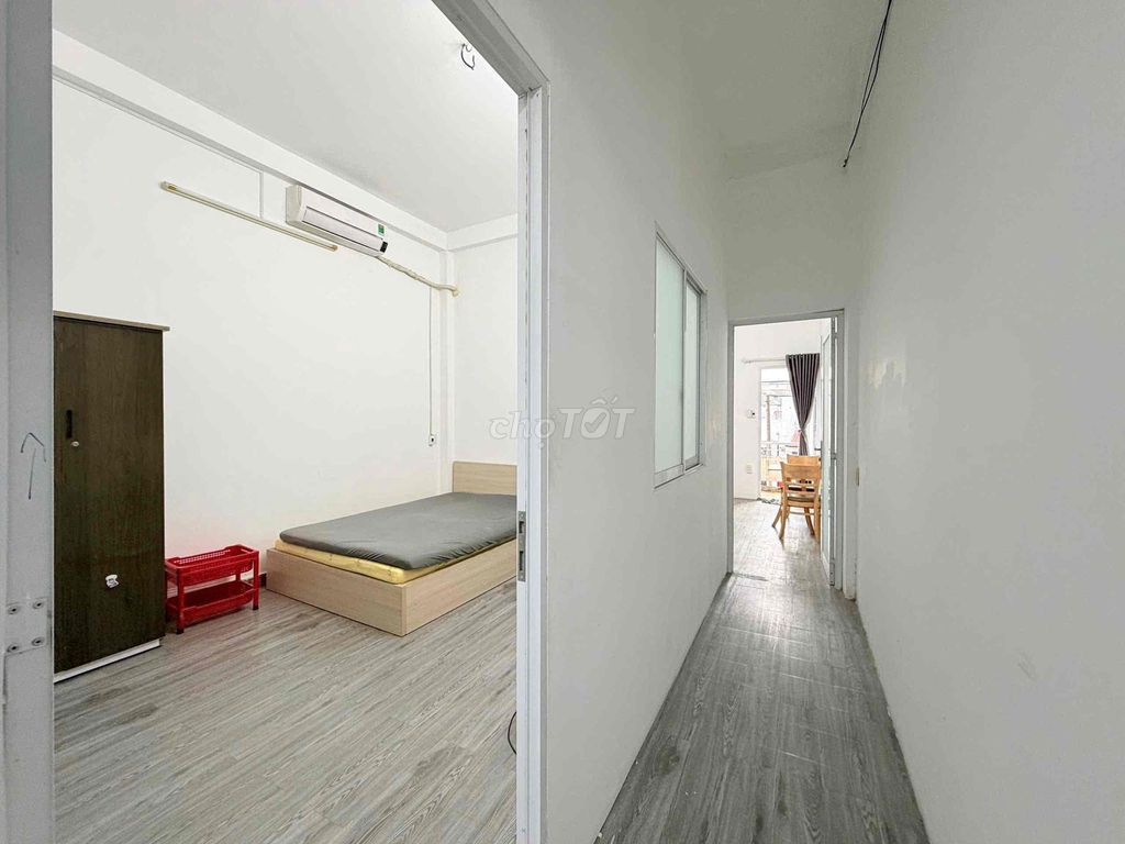 We'll have two bedrooms. One private washing room. Five-three cars right down.