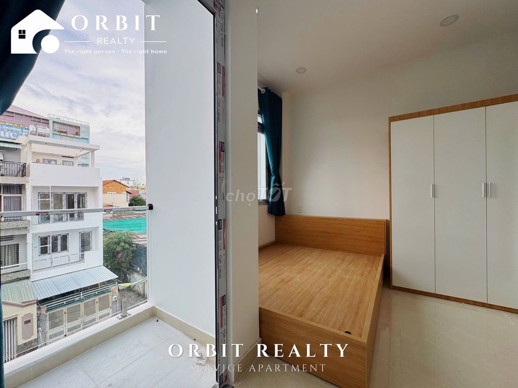 Rent the new apartment building with the Royal Park.