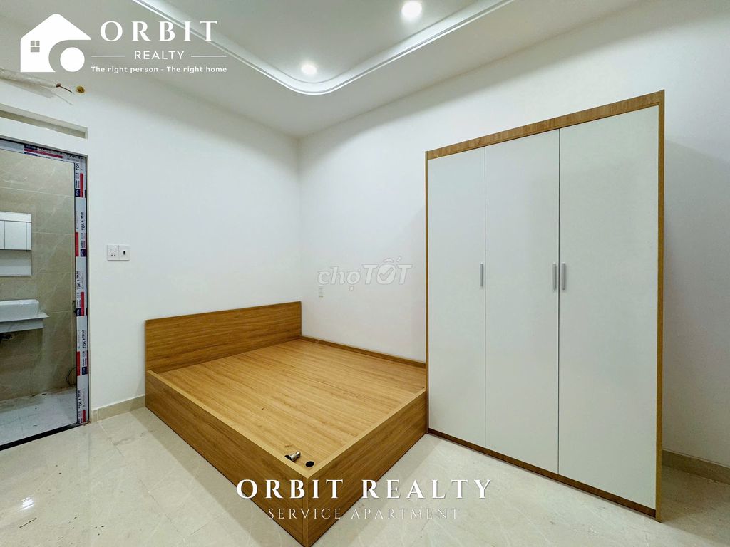 Rent the new apartment building with the Royal Park.