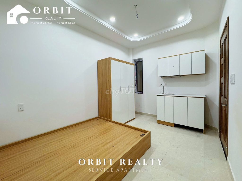 Rent the new apartment building with the Royal Park.