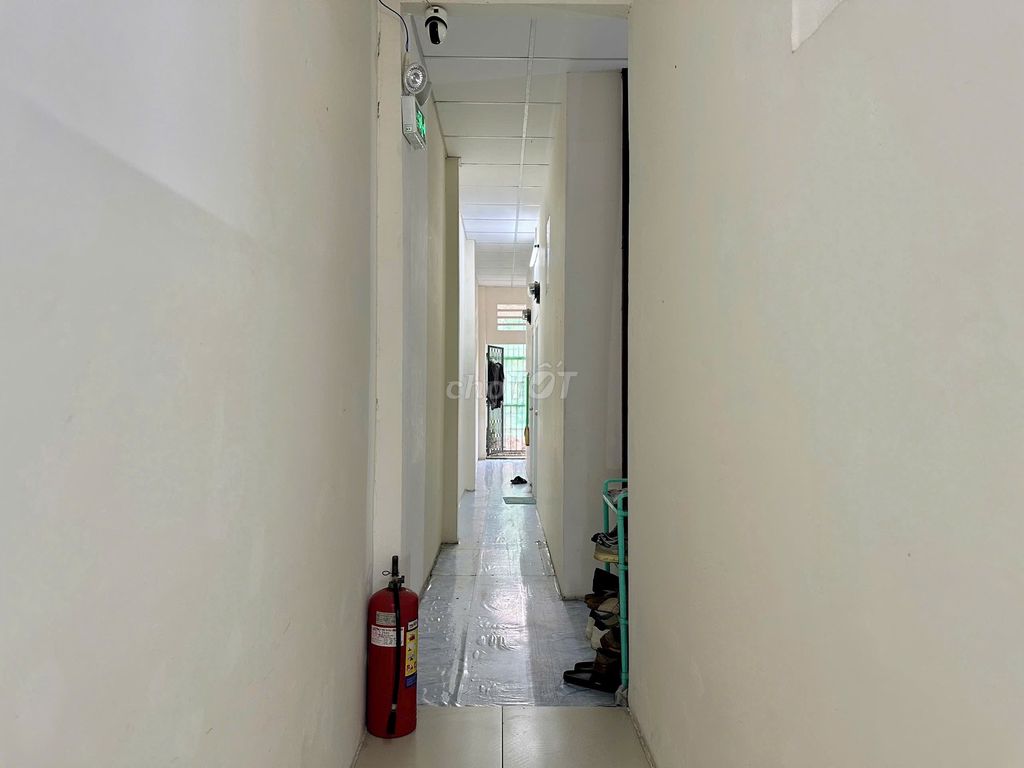Rent room near the west stop - common toilet