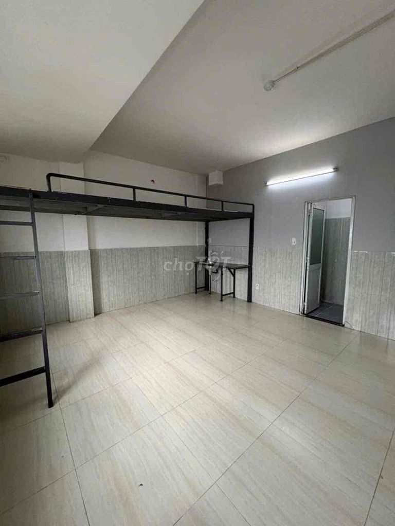 Rent a room cheap, District 12.