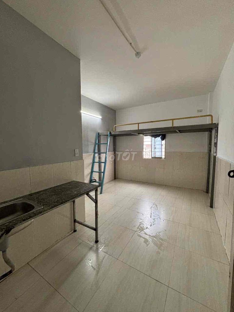 Rent a room cheap, District 12.