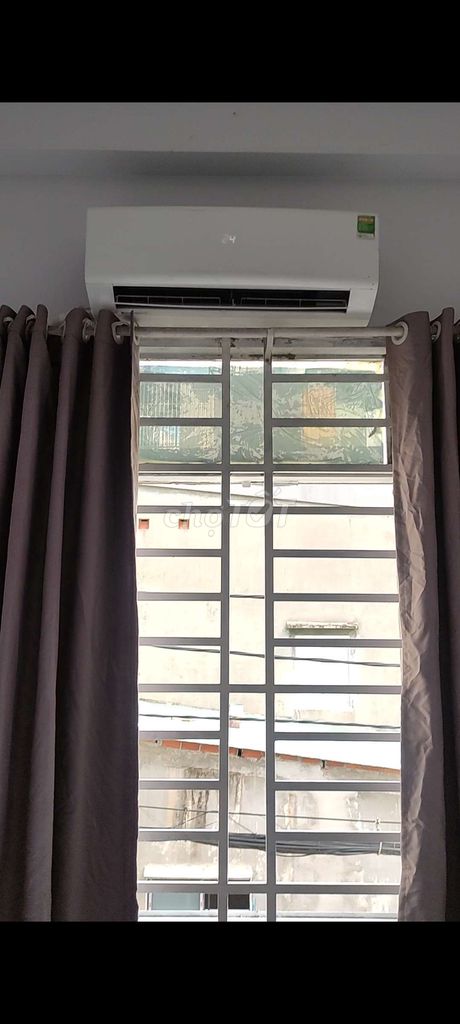 The guest room's on guard, air conditioning.