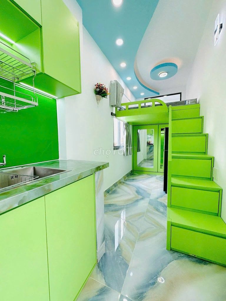 The room has Âu Dương Lân elevators. Eight, eight, eight million a month.