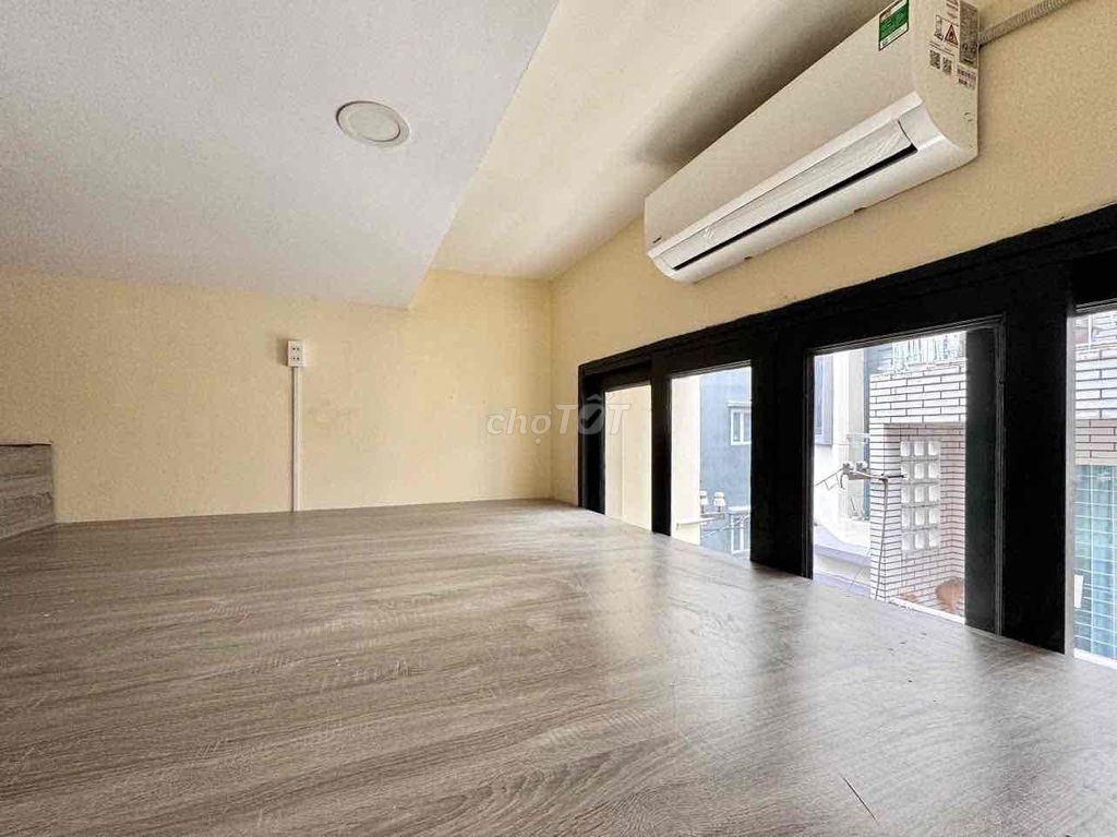 Rent a hotel with a balcony full of furniture at a university of ueh B