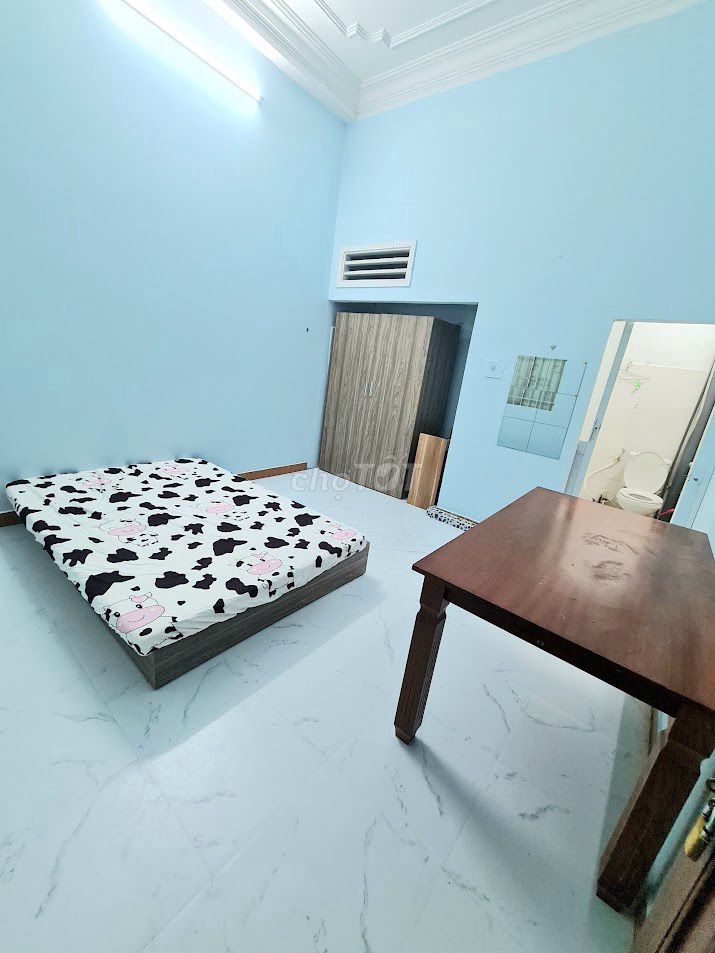 Two bedrooms 60 meters wide, one kitchen with a balcony. Seven million and five.