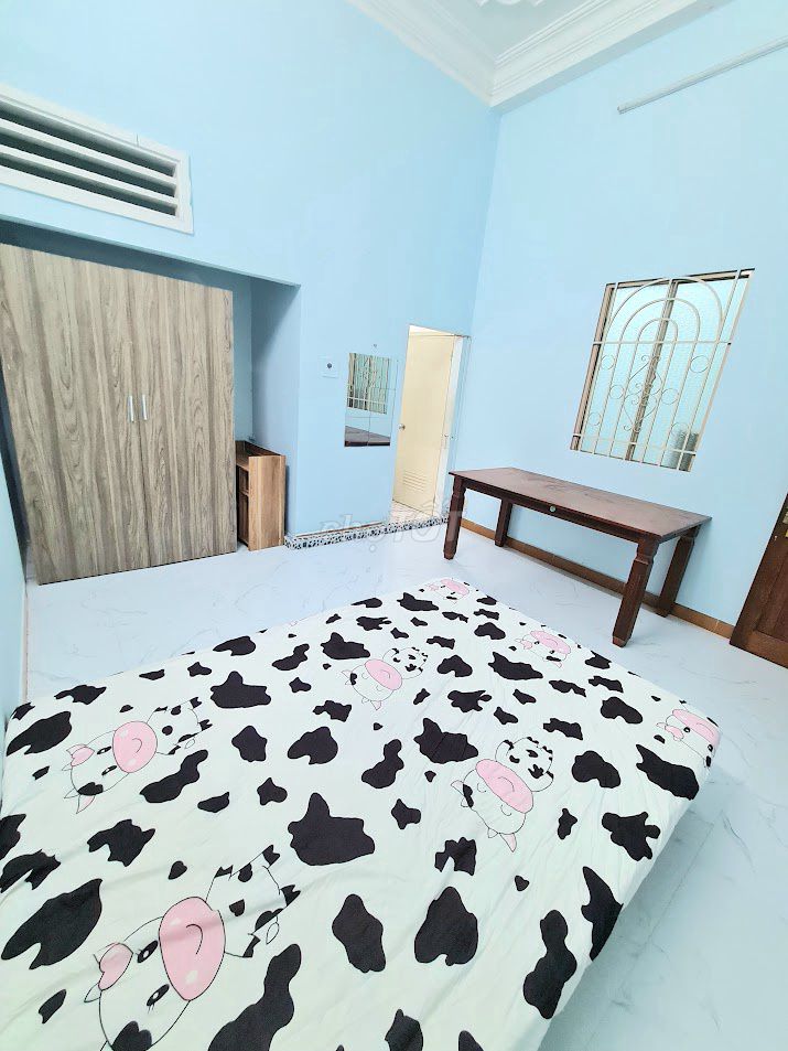 Two bedrooms 60 meters wide, one kitchen with a balcony. Seven million and five.