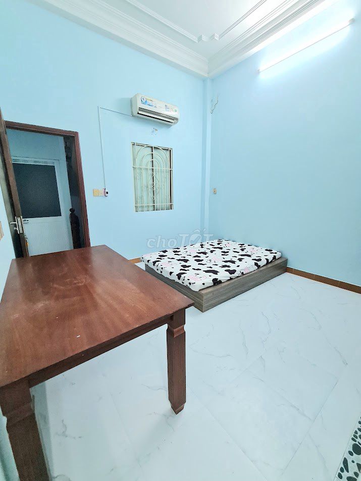 Two bedrooms 60 meters wide, one kitchen with a balcony. Seven million and five.